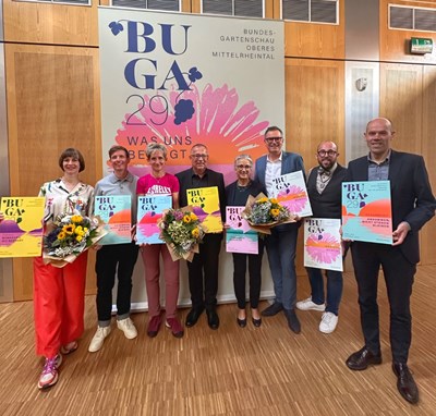 Katja u. Alexander Lis, Ulrike Dallmann (Loreley-Touristik), Sven Stimac (BUGA-Geschäftsführer), Prof. Ulrike Kirchner, Dr. Achim Schloemer (DBG-Geschäftsführer), Mittelrhein-Weinprinz Gero Schüler und Landrat Volker Boch (Vorsteher Welterbe-Zweckverband).