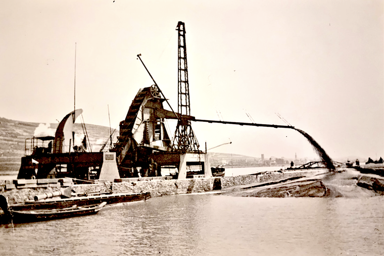 Verfüllung des Bingerbrücker Hafenbecken ca. 1957