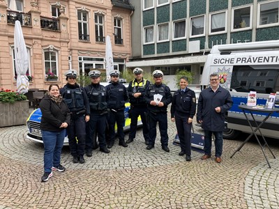 Interessierte Bürgerinnen und Bürger konnten sich am Sicherheitsmobil der Polizei informieren.