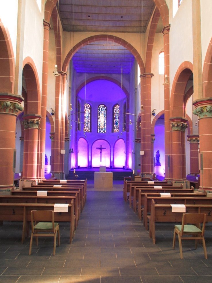 Innenraum Hildegardzentrum Pfarrkirche St. Rupertus und St. Hildegard
