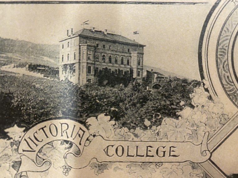Ausschnitt einer Postkarte mit dem Victoria College Bingen