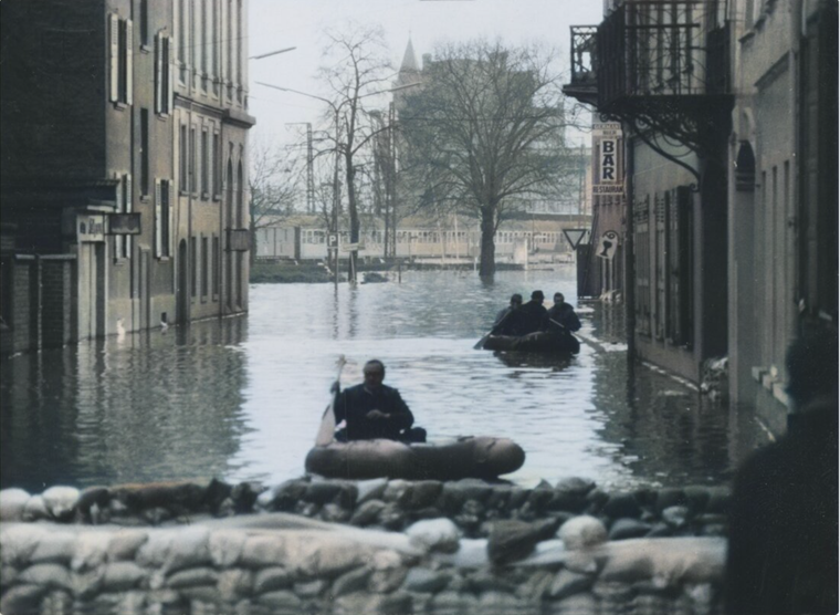 Hochwasser 1972 in der Vorstadt auf der Höhe des Parkplatzes vor der Tourist Information.