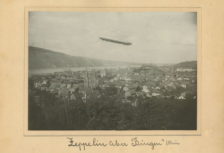 Der Zeppelin Z II am 2. August 1909 über Bingen (Stadtarchiv Bingen, Fotosammlung)
