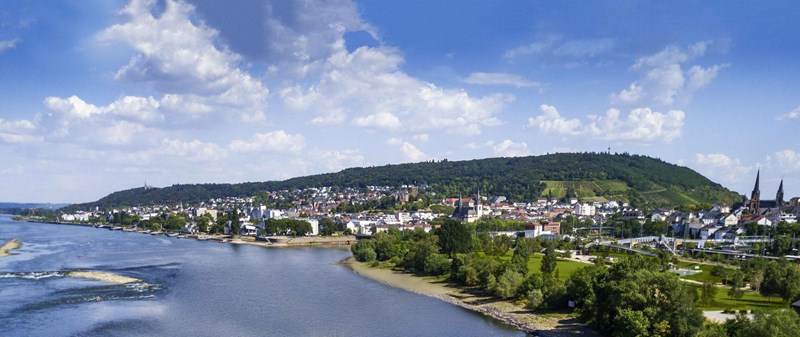 Kulturufer mit Blick auf Bingen