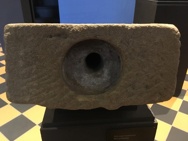 Ein durchbohrter Stein - was war seine Funktion?