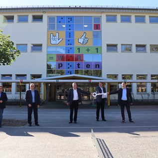 Einweihung Grundschule am Entenbach zur Inklusionsschule (2020).  