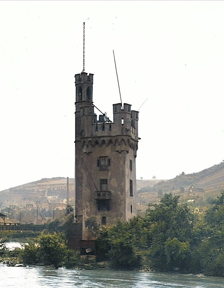 Der Binger Mäuseturm im Jahre 1856, nachträglich koloriert.