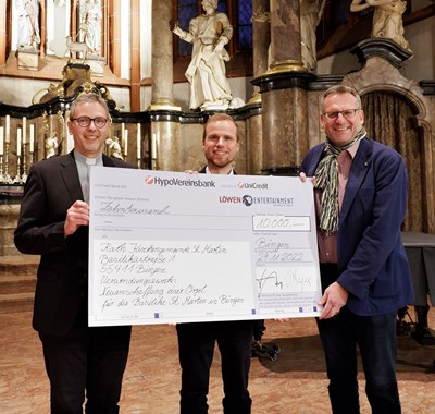 Weihnachtsspende LÖWEN ENTERTAINMENT: 10.000 Euro für neue Orgel in der Binger Basilika St. Martin