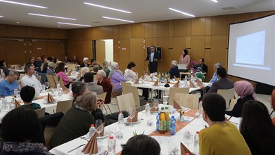 Oberbürgermeister Thomas Feser beim gemeinsamen Fastenbrechen des Vereins Rhein-Nahe Kultur und Dialog.