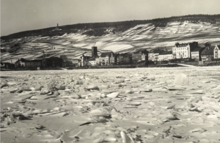 Bis zum Rüdesheimer Ufer war der Rhein 1929 zugefroren