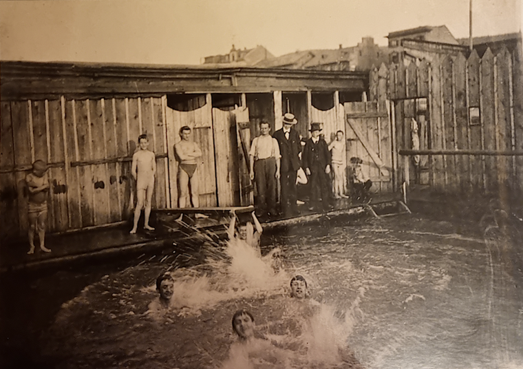 Die Badeanstalt 1910.