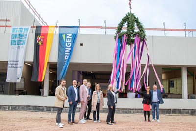 MdB Daniel Baldy, Kreisbeigeordneter Steffen Wolf, Oberbürgermeister Thomas Feser, Guido Brennert (stellv. Geschäftsführer LBB), Ministerin Doris Ahnen, TH-Präsidentin Prof. Dr. Antje Krause, Ministerialdirektorin Katharina Heil und MdL Michael Hüttner.