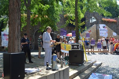 Oberbürgermeister Thomas Feser bei der Veranstaltung am Samstag auf dem Bürgermeister-Neff-Platz.