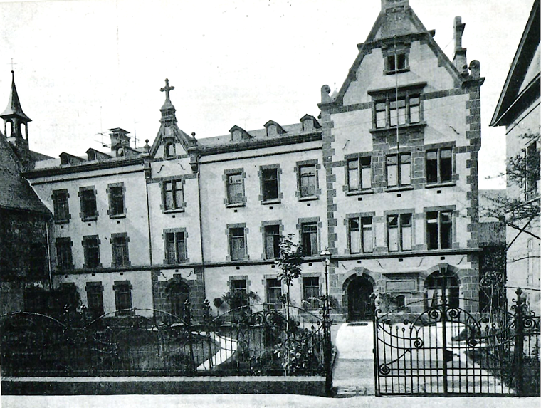 Der 1898 eigeweihte Bau des Heilig-Geist-Hospitals, hier im Jahr 1937.