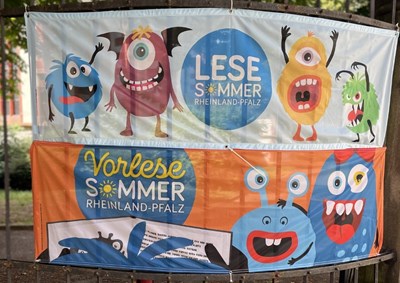 Die Lesemonster freuen sich auf die große Abschlussparty des Lesesommers.